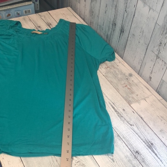 Motto Green V-Neck Top 1X - Picture 6 of 7